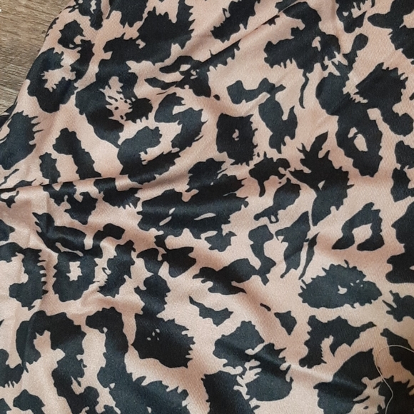 Leopard Print Leggings - Picture 7 of 8